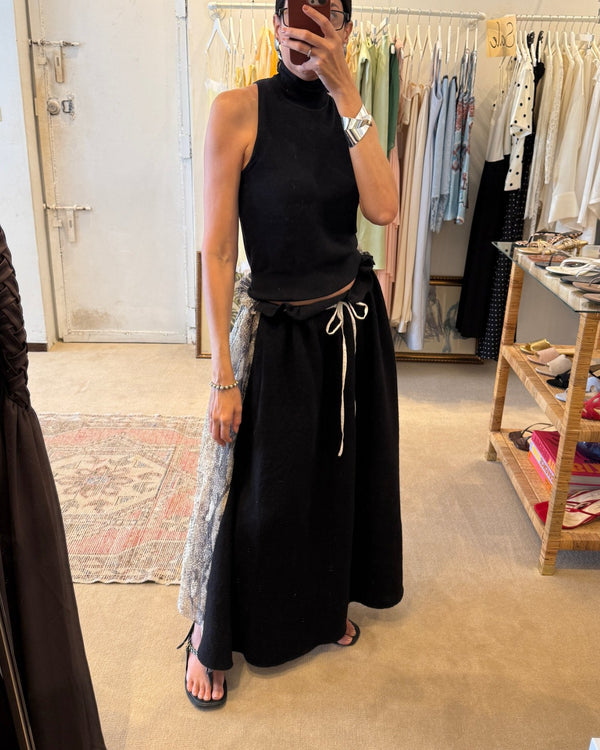 python peeking out. a ballet skirt with bite.